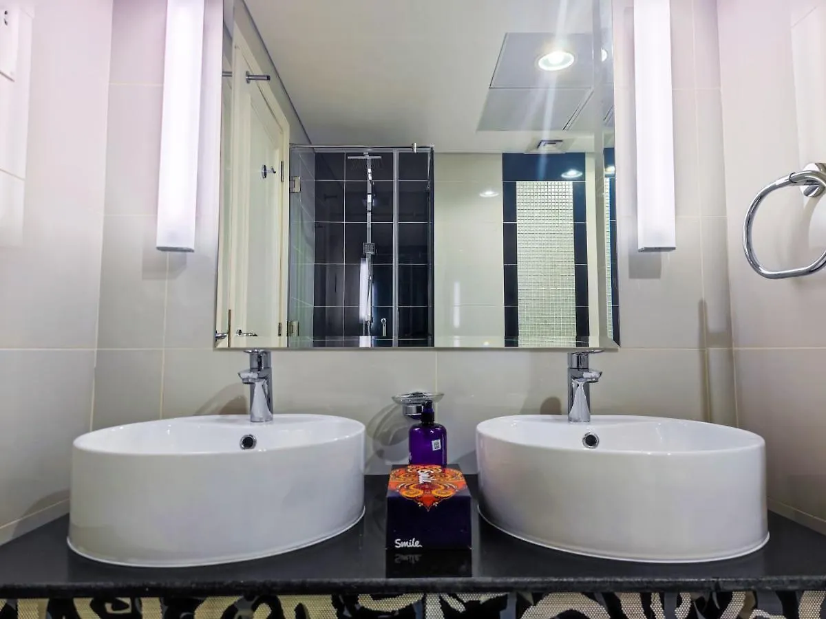 The Signature Vacation Homes In Downtown Dubai 0*,  United Arab Emirates